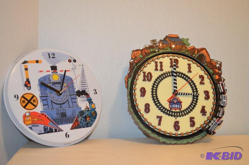 lot 35 image: Lionel 100th anniversary clock- train revol...