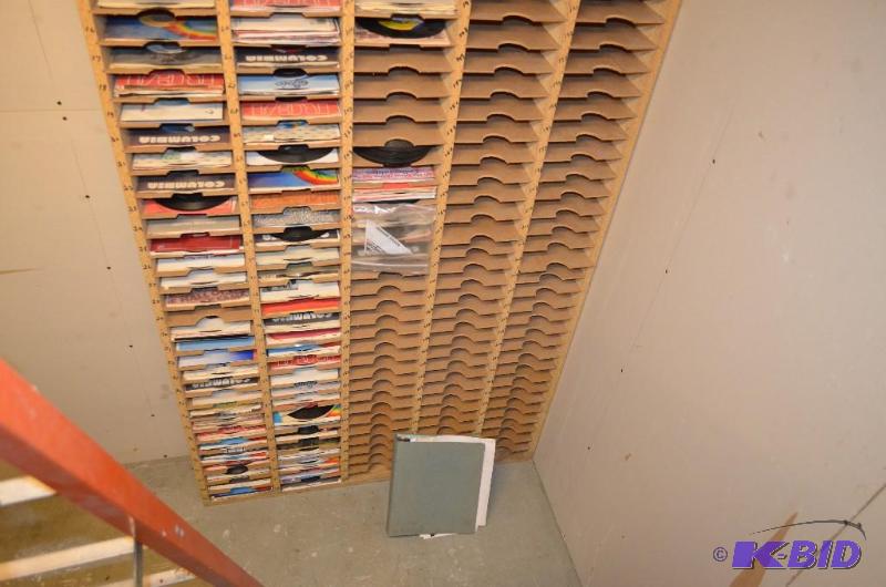 lot 4 image: Large lot of Jukebox 45 rpm records for lot #...