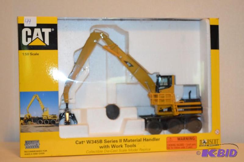 lot 44 image: &nbspCollectible Norscot&nbspCaterpillar W3...