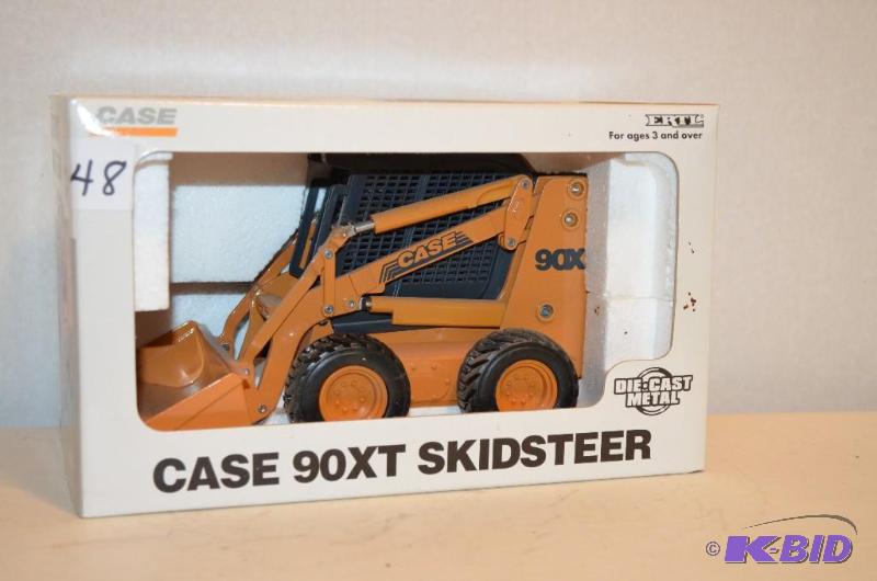lot 48 image: Toy CASE 90XT skidsteer by ERTL #4216, die ca...
