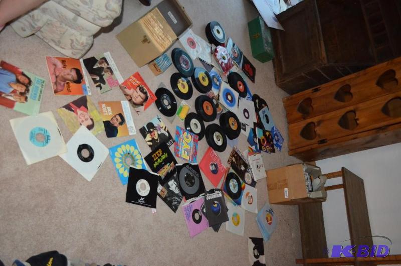 lot 5 image: Large Lot of Vintage Jukebox 45 Records for l...