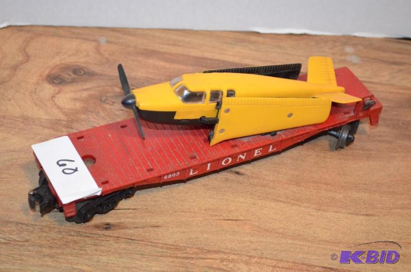 lot 60 image: RARE Lionel 6803 flat bed car with Lionel 680...