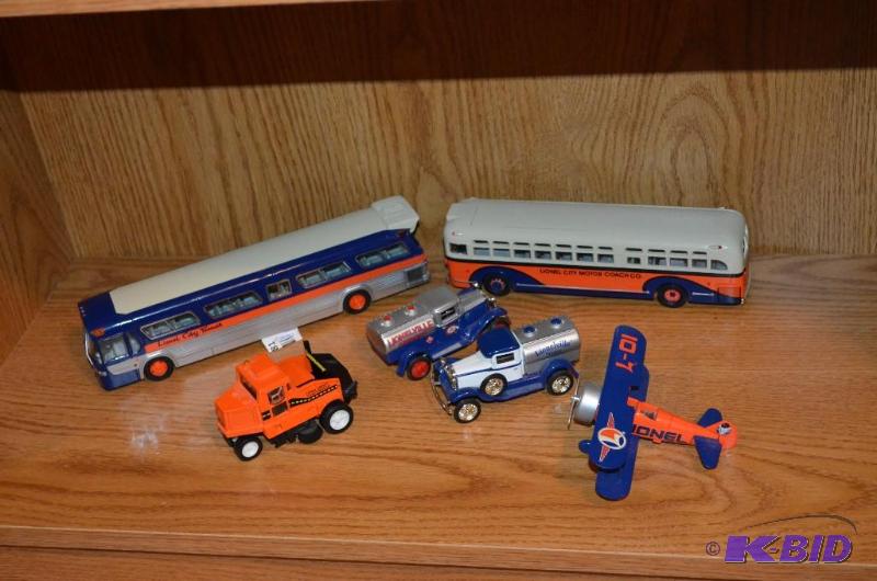lot 81 image: &quotLionel City Transit Bus"-Corgi G...