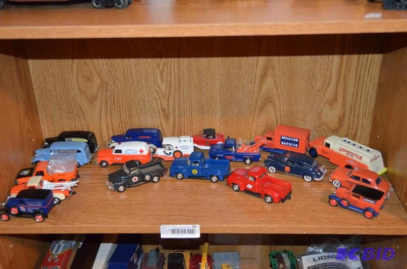 lot 82 image: 18 pieces of Lionel Cars.   &quotLionelville...