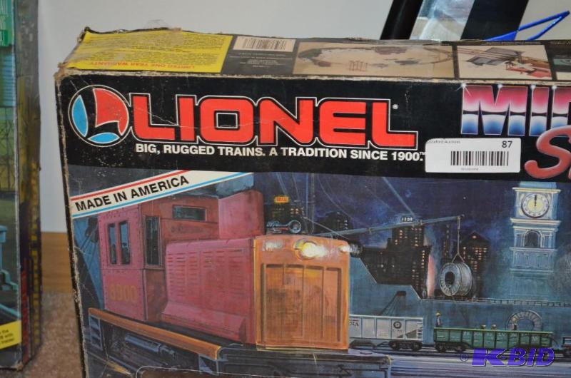 lot 87 image: Lionel &quotMidnight Shift" in box 027...