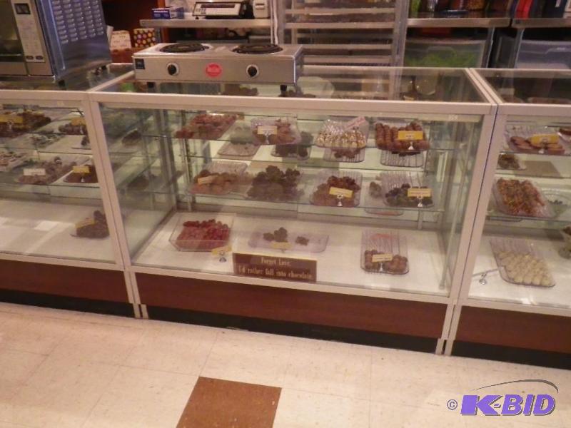 lot 21 image: Display counter, 48" l x 38" t x 20...