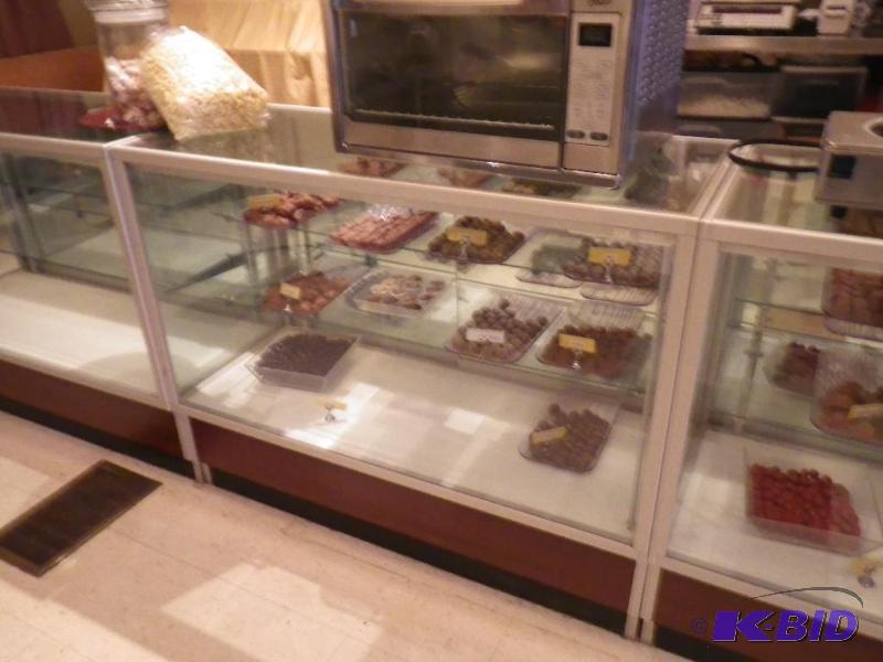 lot 22 image: Display counter, 48" l x 38" t x 20...