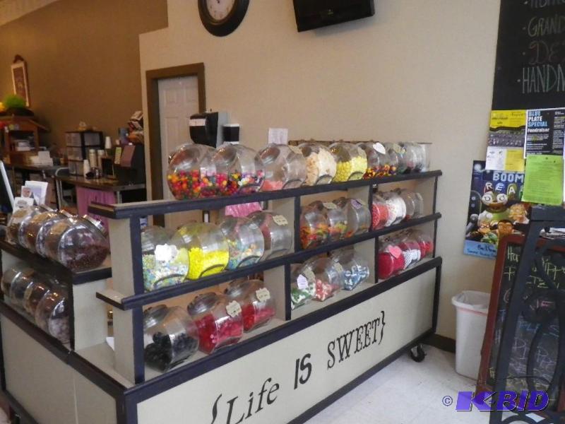 lot 28 image: Approx 59 candy jars and lids...
