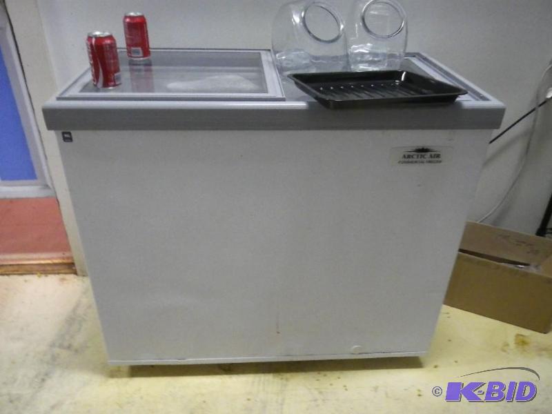 lot 35 image: Ice cream style chest freezer...