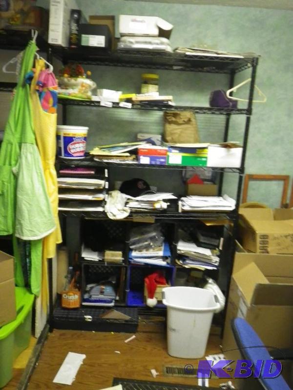 lot 40 image: Wire rack shelf unit...