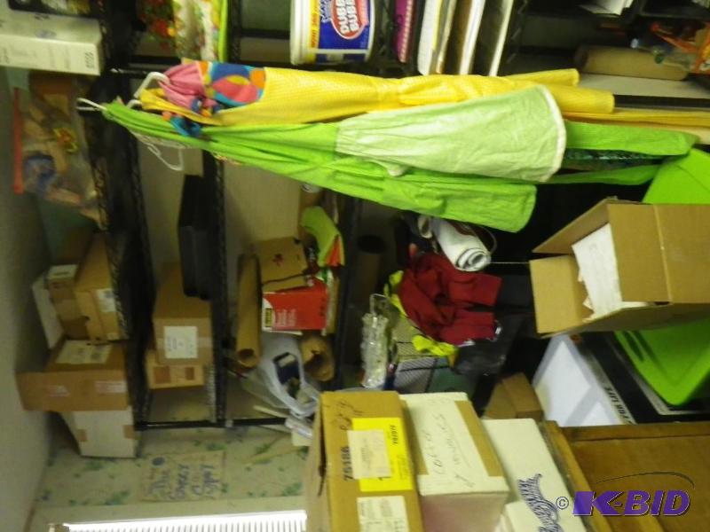 lot 41 image: Wire rack shelf unit...