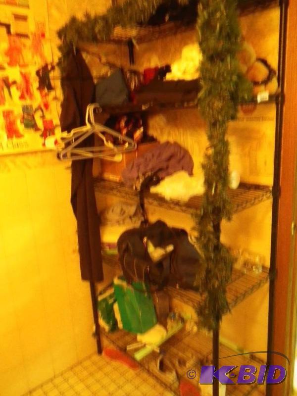 lot 43 image: Wire rack shelf unit...
