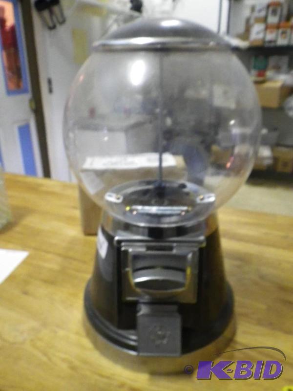 lot 45 image: Gumball Machine...