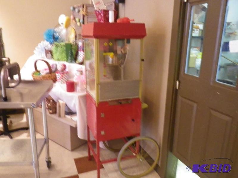 lot 5 image: Fun Pop popcorn machine, has wheels...