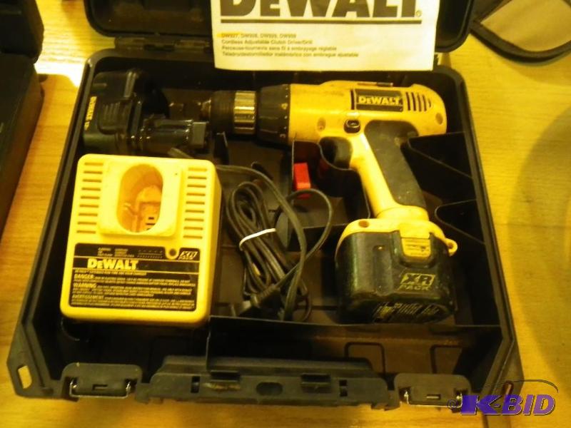 Dewalt 12v drill, works...