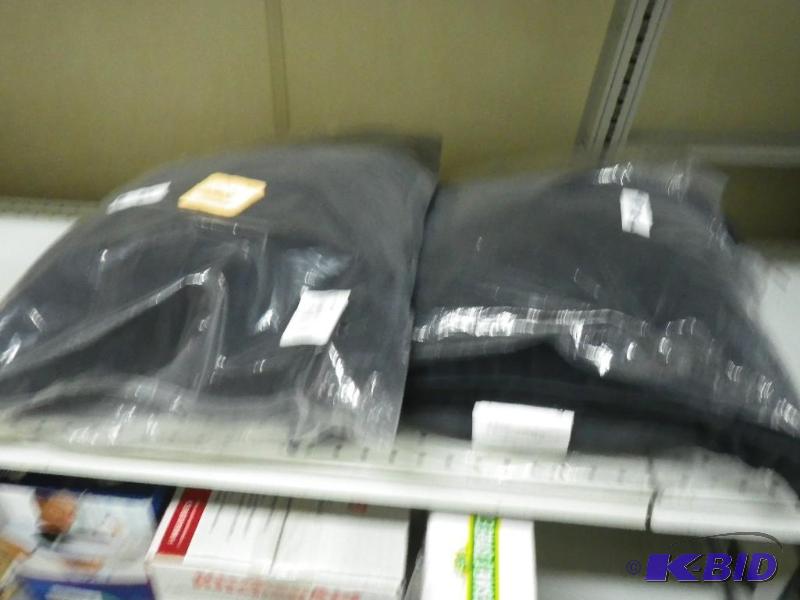 2 navy blue pillows...