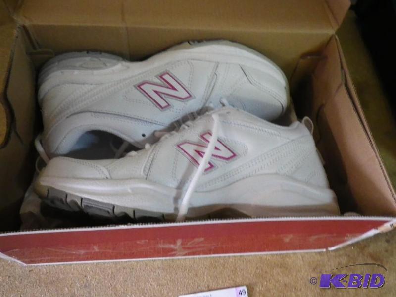 New Balance size 7 12 shoes...