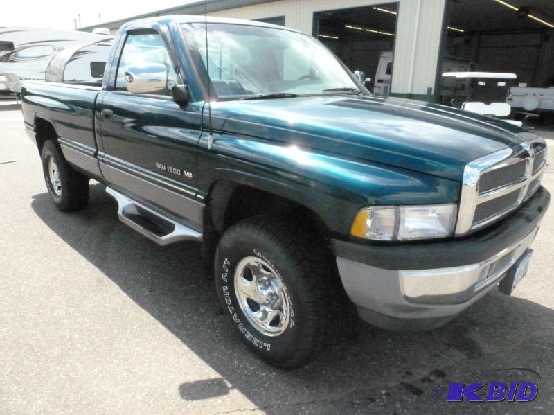 lot 4 image: 1994 Dodge Ram 1500 SLT Laramie 4x4 Regular Cab Long Box Truck