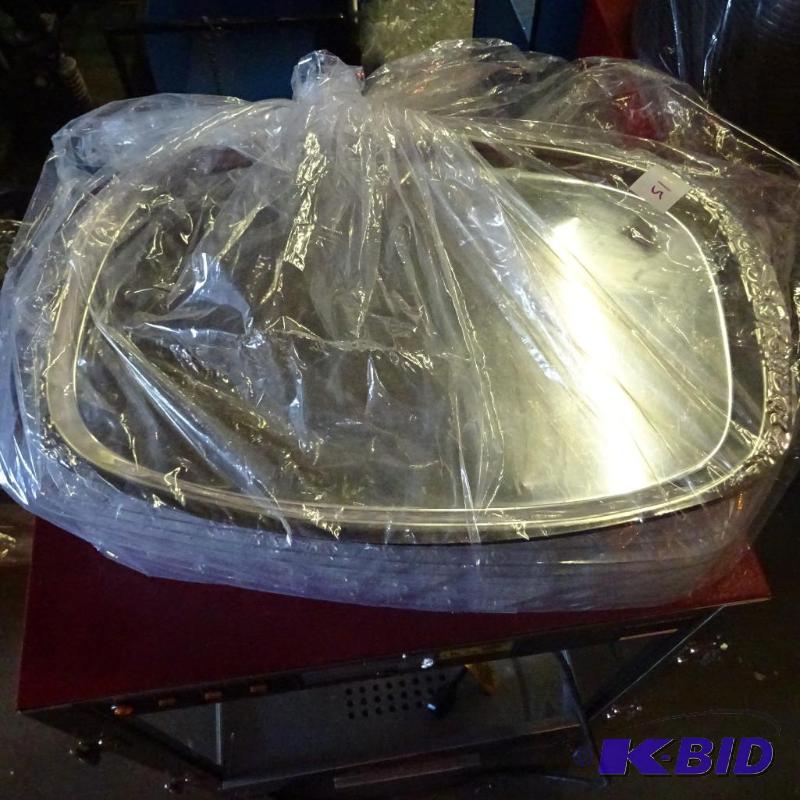 lot 115 image: 3 metal and 10 plastic serving trays...