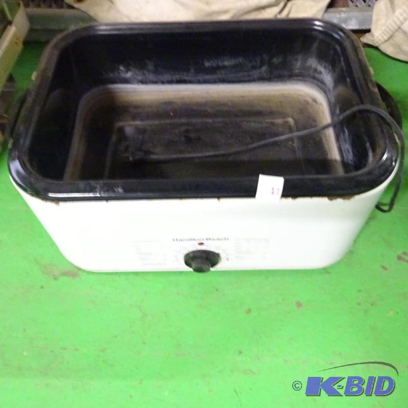 lot 127 image: Electric roaster. Hamilton beach. No top...