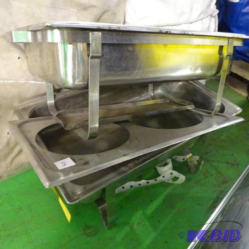 lot 128 image: 2 chaffing pans. No top...