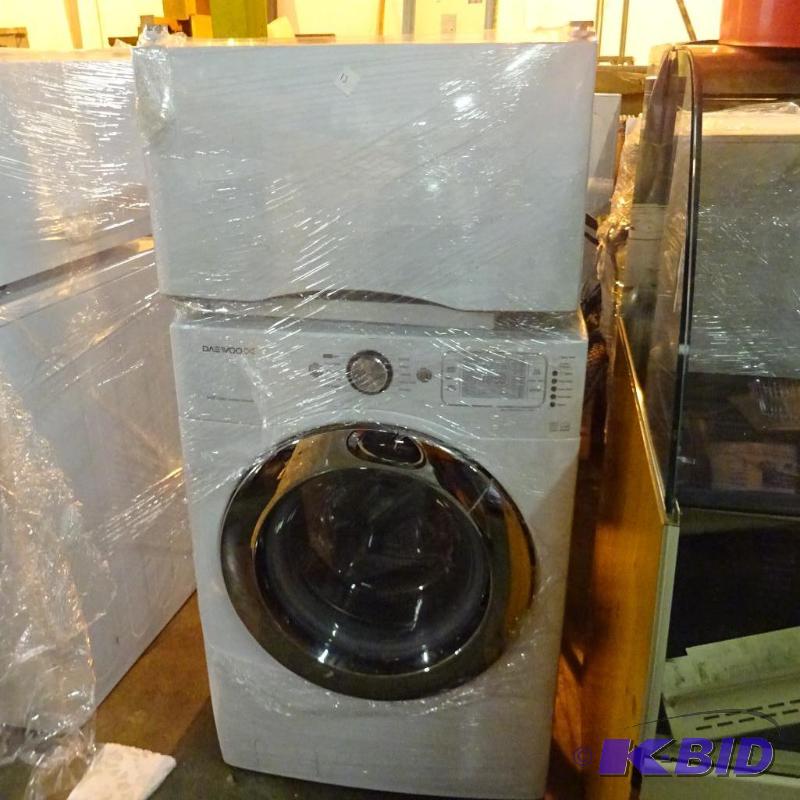 lot 13 image: Daewoo model CWD-WD13WCS washer. 120 volt. In...