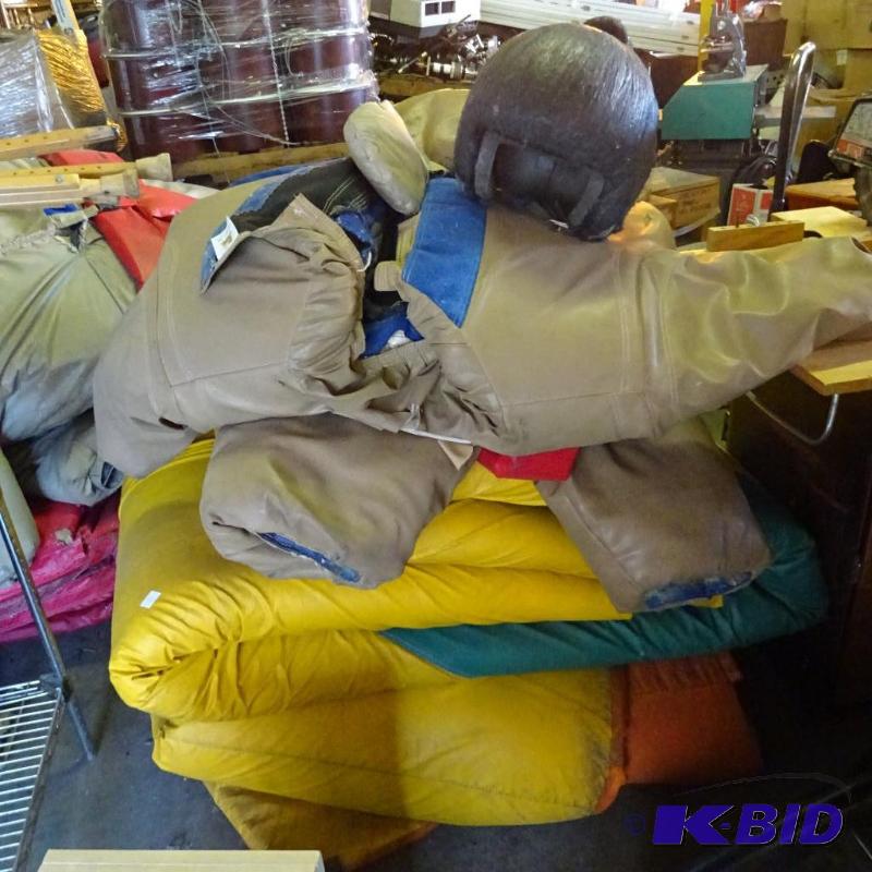 lot 176 image: Sumo Wrestling Set. Foor Pad and 2 Suits...