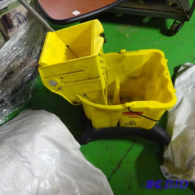 lot 191 image: Rubbermaid mop bucket and wringer....