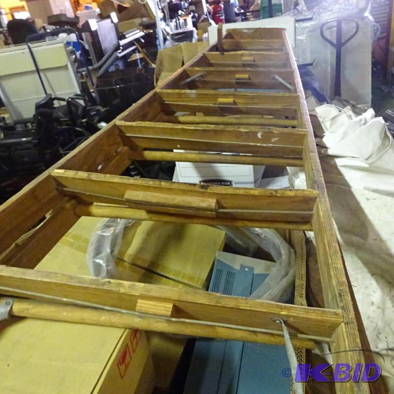 lot 193 image: 8 wood step ladder...