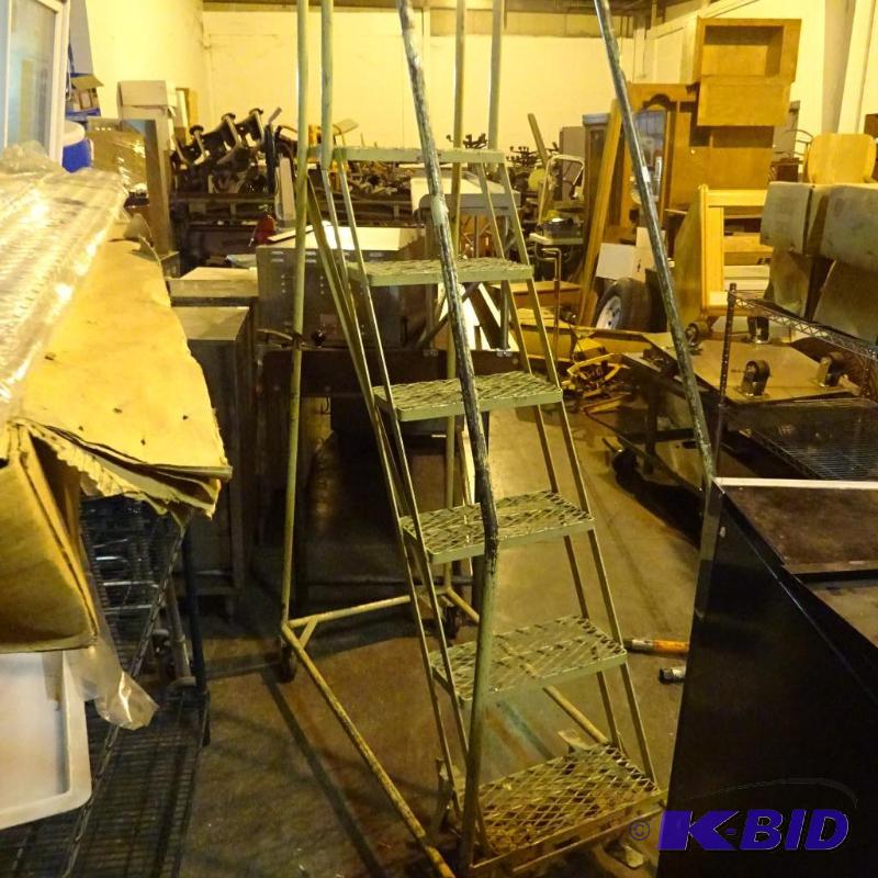 lot 25 image: Cotterman M990 6 rolling stairs. Missing 1 c...