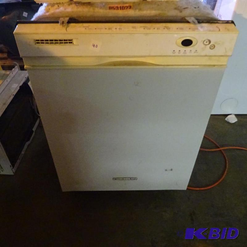 lot 40 image: Kitchen Aid dishwasher. Stainless interior. M...