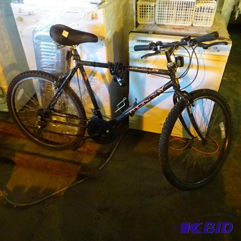 lot 45 image: Murray 18 speed bike...