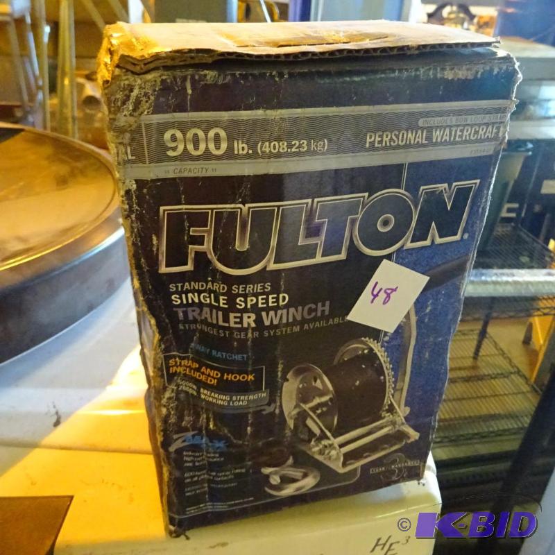 lot 48 image: Fullton 900 lb single speed winch....