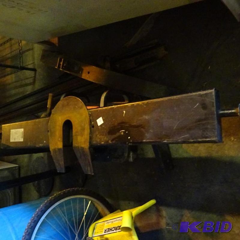 lot 59 image: 5th wheel pick up truck hitch. Reese 30000. T...