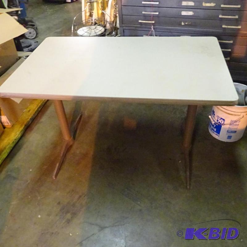 lot 8 image: 48 x 29 x 29 table...