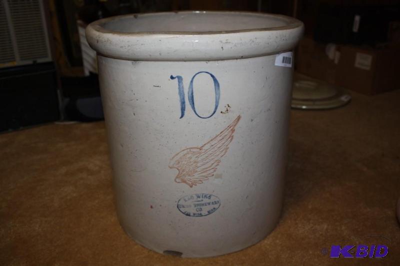 lot 10 image: 10 gallon Red Wing Crock - Union Stoneware Co...