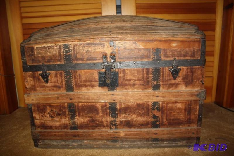 lot 27 image: Fond du Lac Trunk Factory, Wisconsin TRUNK. A...
