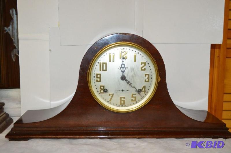 lot 31 image: Vintage Sessions Westminster &nbspWood cloc...