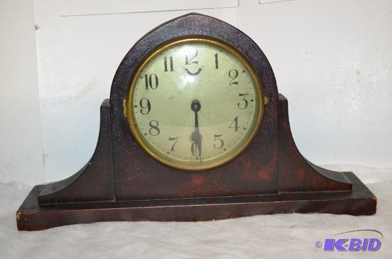 lot 42 image: Antique Wood Mantle Clock - unknown manufactu...