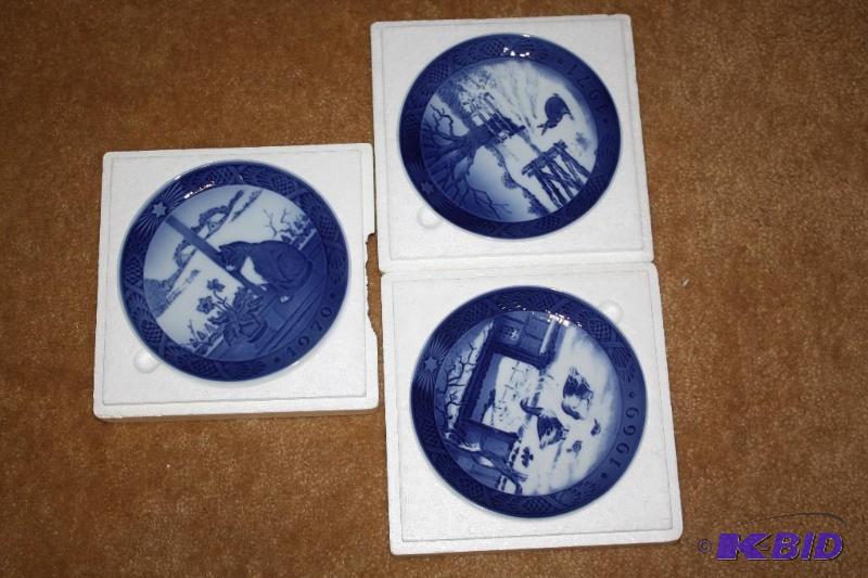 lot 48 image: 3 blue Royal Copenhagen Plates   Christmas Ro...