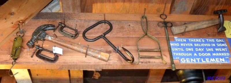 lot 54 image: 8 antique to vintage tools   Hand held scale...