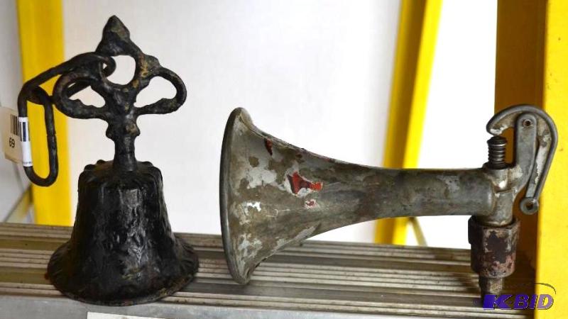 lot 69 image: Antique Victorian Heavy Cast Iron ornate bl...