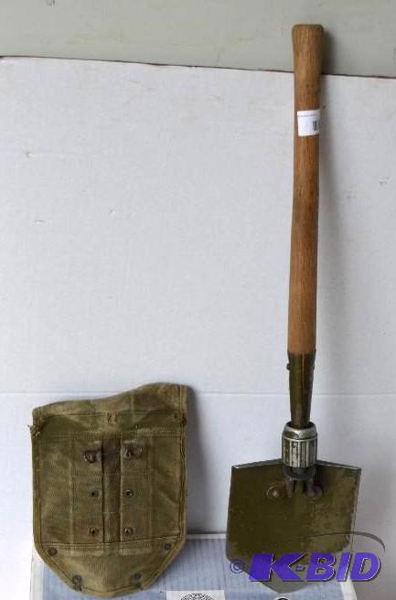 lot 72 image: Vintage U.S. Army wood handled foldable shove...