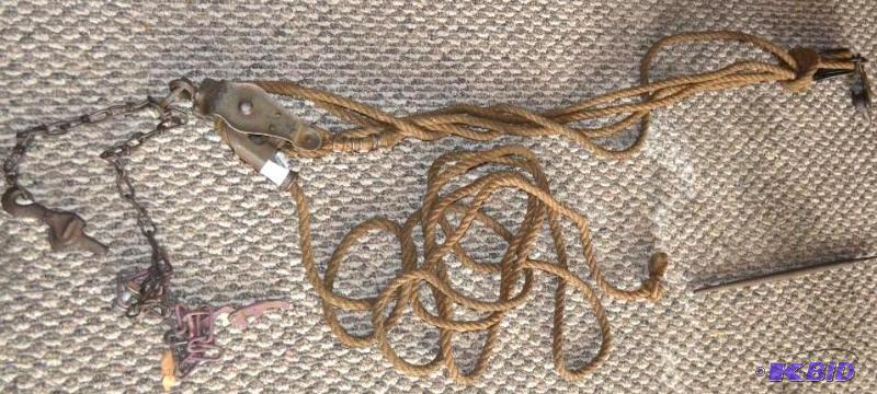 lot 73 image: Vintage Barn Farm double pulley system with h...