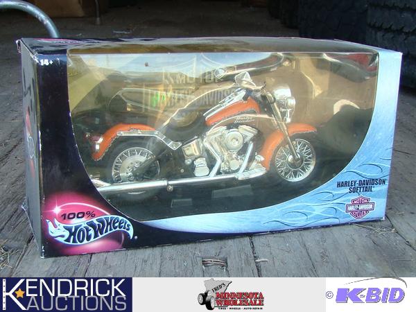 New in Box 2001 100% Hot Wheels Harley Davidson Softtail 110 Scale