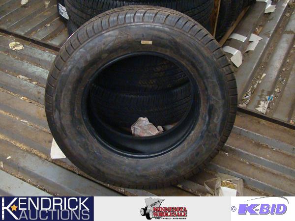1 New Michelin P26565 R17 Tire