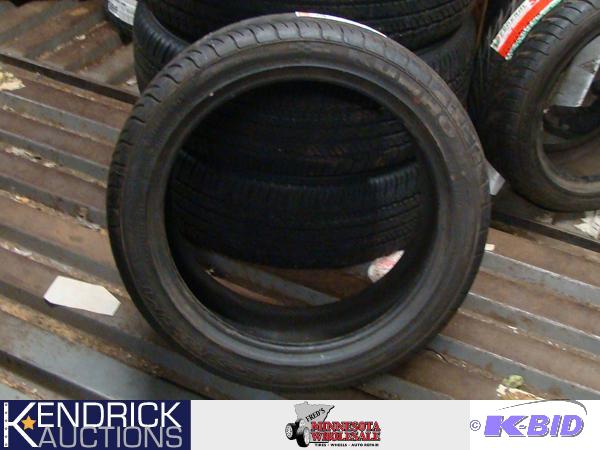 1 New Kumho P22545 R17 Tire