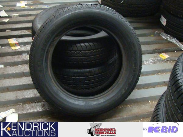 1 New Kumho P22560 R17 Tire