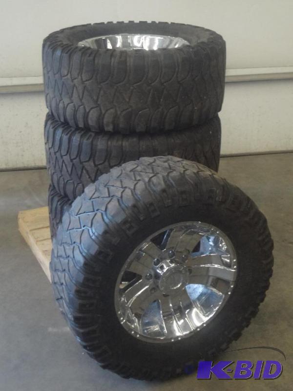 (4) American Racing 8-Lug Chrome Wheels With ...