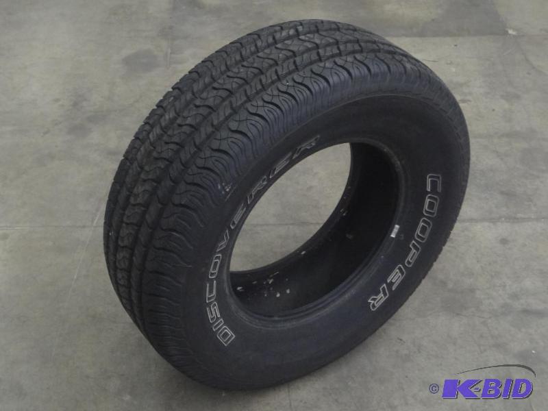 Like New Cooper Discoverer 2657016 Truck Ti...